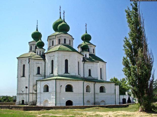 Воскресенський військовий собор донських козаків, споруджений на початку ХVIII століття за українськими взірцями в колишній столиці донського козацтва – місті Черкаську, яке заснували українські козаки-черкасці (нині Старочеркаська станиця Ростовської області). Це перший кам’яний собор на Дону