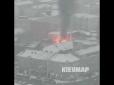 Вогняний стовп видно за кілометр: У центрі столиці спалахнула масштабна пожежа (відео)