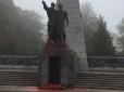 Маша Захарова обурена до глибини душі: Москва вимагає покарати невідомих, котрі вчинили підпал  пам'ятника червоноармійцям у Чехії