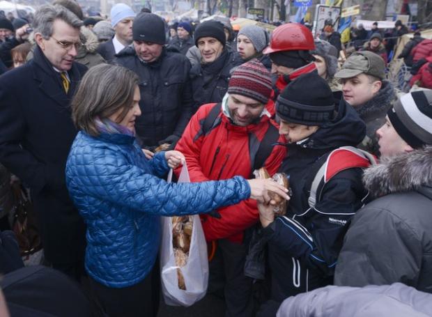Вікторія Нуланд на Майдані Незалежності під час Революції гідності, 2014 рік