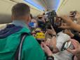 КримНашистська революція: Навальний прилетів у московський аеропорт, де його чекали держиморди Путіна (відео)