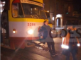 Повалив на землю ударом в обличчя: В Одесі чоловік по-звірячому побив жінку-водія трамвая, який сам же і 