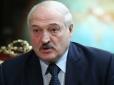 Водохреща диктатора: Лукашенко в одній сорочці занурився в ополонку та напоїв собаку святою водою
