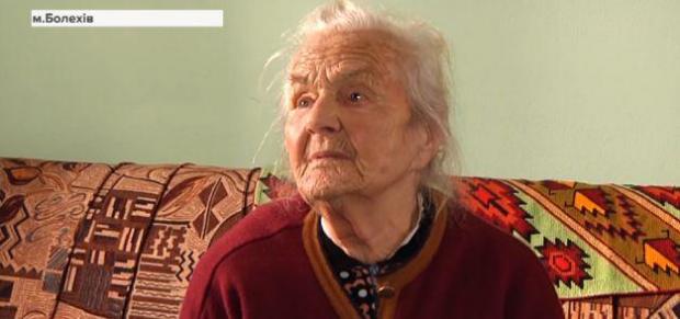 Досі живе сотенна медсестра, мешканка Болехова Катерина Гаврилів. Їй вже 100 років