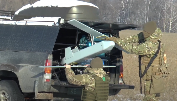Встановлення літака-снаряда «Пілум» в автомобілі. Січень 2021. Фото: A.Drones