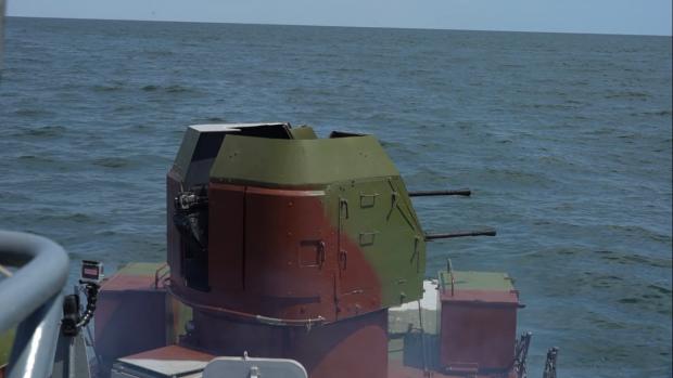 Баштова артилерійська установка 2М-3М на одному з кораблів морської охорони типу «Джміль» проєкту 1204