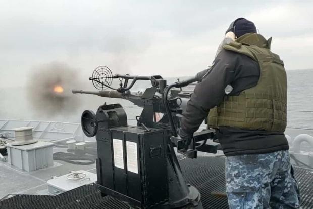 Стрільби на патрульному катері «Слов'янськ» з артилерійської установки 2М-3М