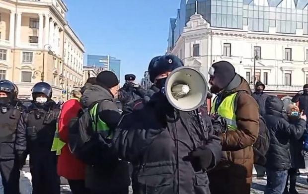 ОМОН, хороводи і більше сотні затриманих: в Росії почалися протести за Навального