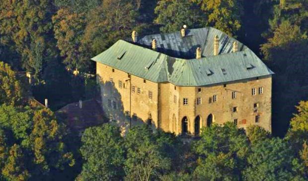 Замок в Чехії має ворота в пекто