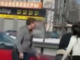 ​У Києві водії влаштували епічну бійку на дорозі - одному на підмогу прийшла дружина (відео)