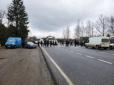 Коронавірус в Україні: На Франківщині люди збунтувалися через посилення карантину та перекрили трасу (фото, відео)