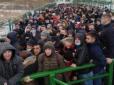 Люди годинами тіснились без масок у жахливих умовах: Українці на Львівщині 