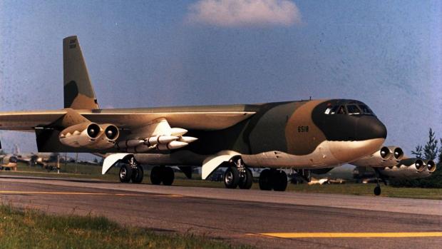B-52 з ракетами AGM-69 SRAM, на озброєнні з 1972 по 1993 роки