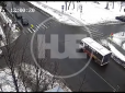 Все сталося моментально: У Росії брила льоду вбила чоловіка на вулиці, страшний момент потрапив на відео