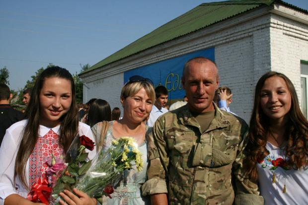 Востаннє Віталій приїжджав додому з Донбасу на 1 вересня 2015 року, коли його дочки йшли в 11 клас