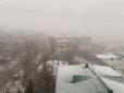 Із громом та блискавками: На російське місто обрушилася снігова гроза (відео)