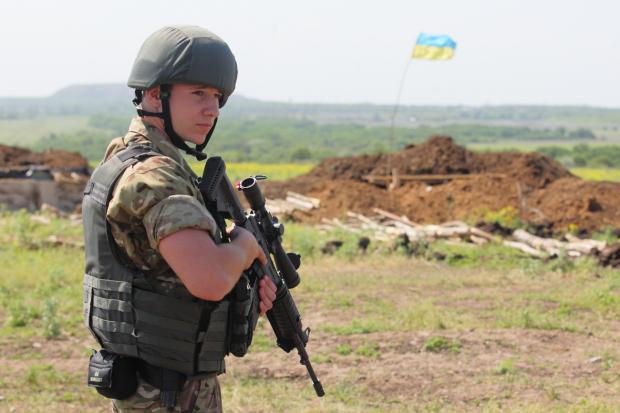 Український військовий в зоні АТО