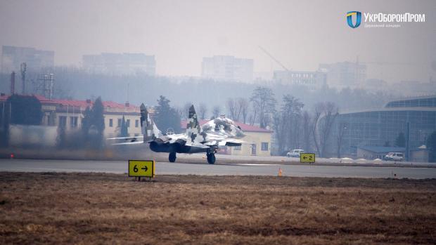 Фото: ЗСУ отримали винищувач МіГ-29УБ (ukroboronprom.com.ua)