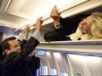 Перша леді США Джил Байден прикинулась стюардесою, щоб розіграти журналістів (відео)