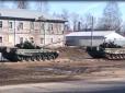 Російські військові влаштували епічну пожежу в таборі під Воронежем (відео)