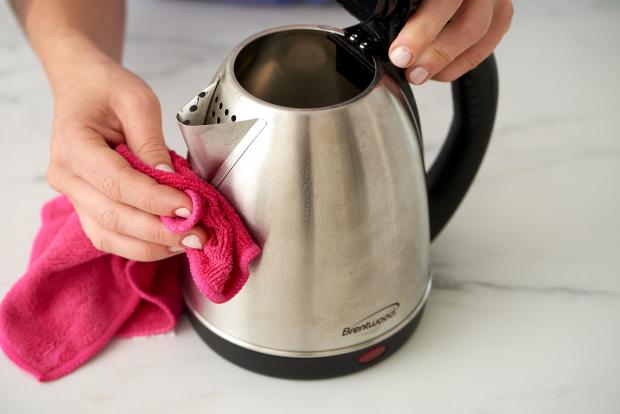 Як очистити електричний чайник від товстого шару накипу?