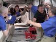 Crew Dragon-2 доставив чотирьох астронавтів на МКС. Момент радісної зустрічі зафіксовано на відео