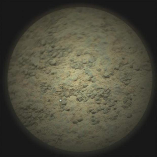 Невпізнаний сріблястий об'єкт на Марсі / Фото NASA