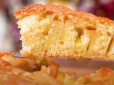 Лише спробуйте! Найпростіший яблучний пиріг на швидку руку - ніжний, м'який і ароматний з хрусткою скоринкою