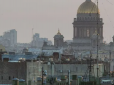 Знак з неба? У Росії блискавка ударила в хрест відомого собору (відео)