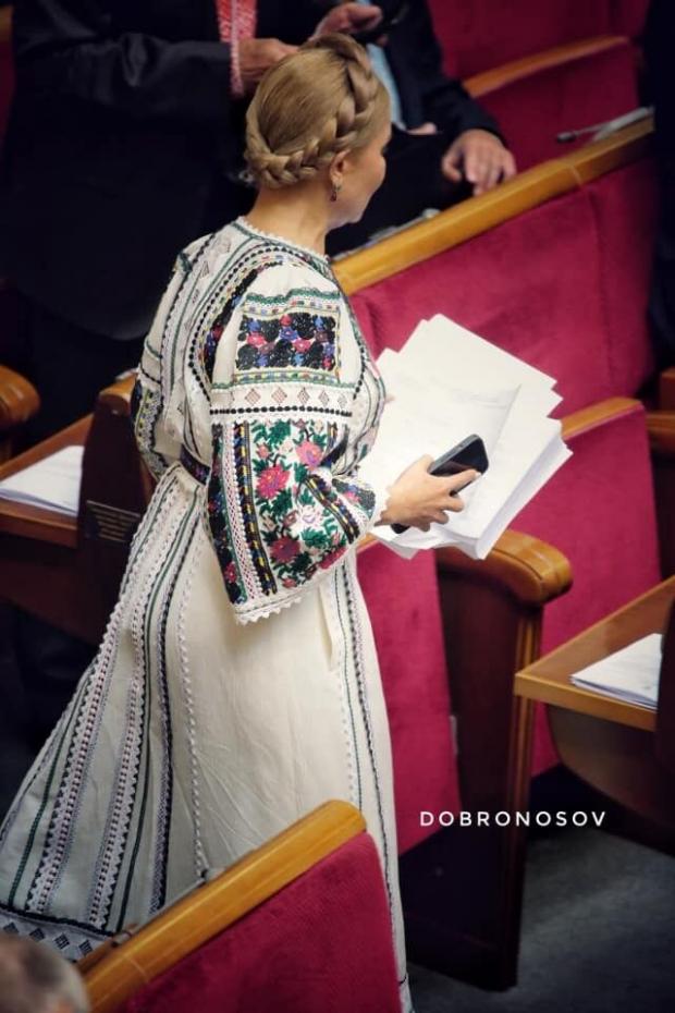 Тимошенко у вишиванці.
