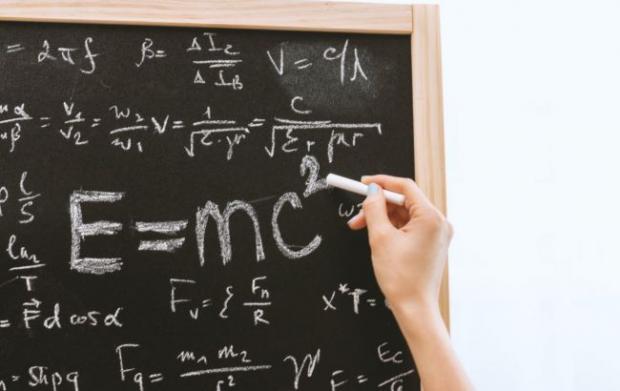 Рукопис Ейнштейна зі знаменитою формулою продали за 1,2 млн доларів