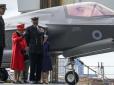 Вони нарешті зустрілись: Королева Великої Британії відвідала й благословила у далекий похід названий її ім'ям авіаносець Queen Elizabeth (відео)