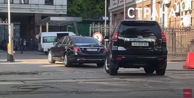 Дружина президента їздить на броньованому Mercedes S класу
