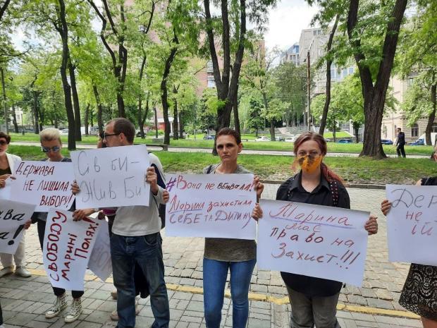 У Дніпрі активісти вийшли на підтримку Марини Полях (фото: facebook.com / Yuliya Segeda)