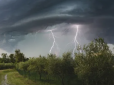 Україну накриють шквали й град, оголошено штормове попередження:  Де буде найгірше