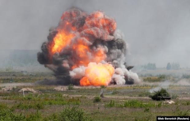 Під час військових навчань на Рівненщині в умовах, максимально наближених до реальних бойових, із використанням ракетних комплексів «Джавелін» (Javelin) та безпілотників Bayraktar TB2. Рівненська область, 26 травня 2021 року
