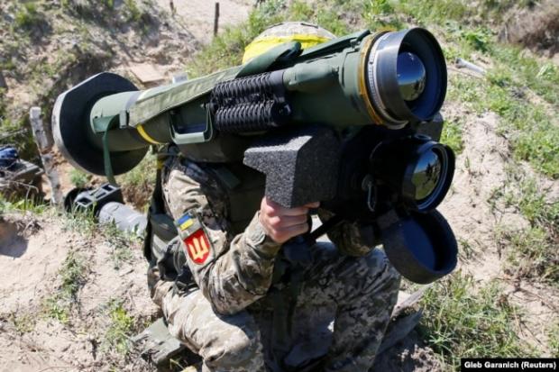 Під час військових навчань на Рівненщині в умовах, максимально наближених до реальних бойових, із використанням ракетних комплексів «Джавелін» (Javelin) та безпілотників Bayraktar TB2. Рівненська область, 26 травня 2021 року