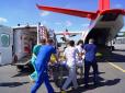 За життя дитини б'ються медики: До Києва літаком із Запоріжжя доставили 3-річну дівчинку з тотальним ураженням легень (фото)