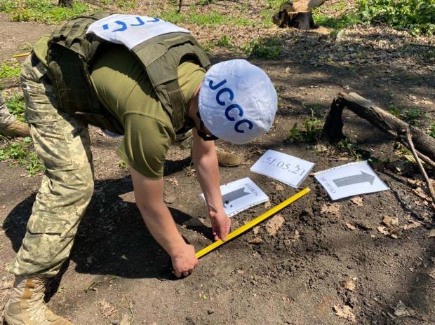 Терористи "ДНР" замінували околиці Майорська із забороненої зброї. Фото