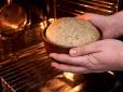 Суто українська смакота: Клопотенко поділився рецептом борщу в домашньому житньому хлібі