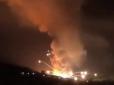 Місцеві ховалися у підвали: Cерія вибухів прогриміла на складах боєприпасів у Сербії (відео)