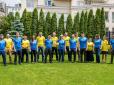 Усі вдягнули жовто-синю форму: Посольство США підтримало збірну України з футболу (фото)