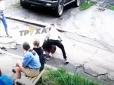 У Харкові 16-річний хлопець бив руками і ногами дівчат заради... самоствердження (фото, відео 16+)