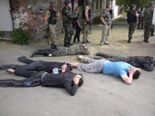 Полонені бойовики, що кілька місяців тероризували Маріуполь / Фото Олени Білозерської