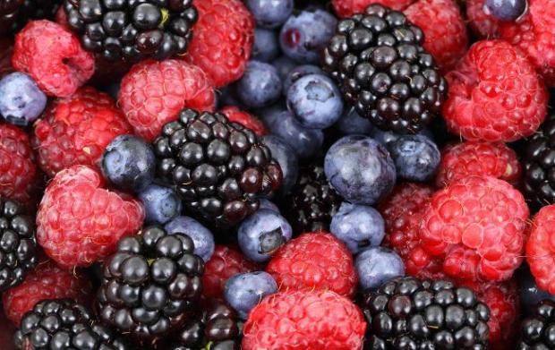 В Україні злетять ціни на улюблені фрукти і ягоди: в чому причина