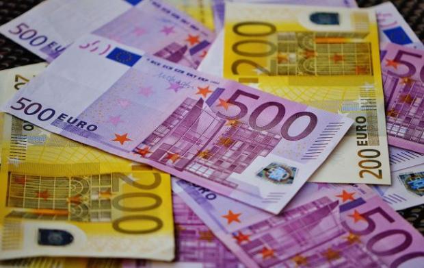 Курс євро впав до мінімуму з серпня 2020 року