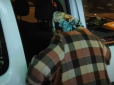 У Києві викрили нахабну жебрачку - витрачає великі суми і їздить на таксі (відео)
