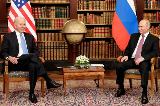"Расширенные" переговоры Байдена и Путина не продержались и часа: президент США спешно покинул Ла Гранж
