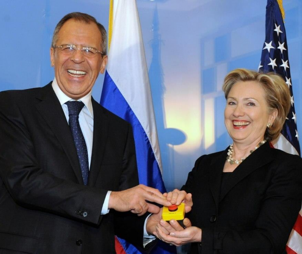 В 2008 році США пробачили Путіну Грузію символічною кнопкою "перезагрузка". Чи не настав час України, зада.ться питанням оглядачі