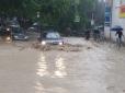 Екстремальні дощі в Криму: Жителям затопленої Ялти відключили світло та воду (фото)